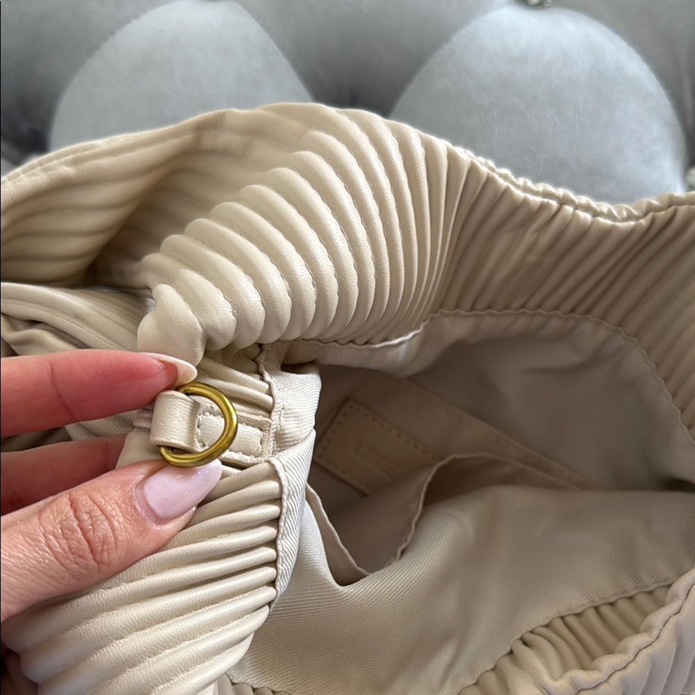 Cream Vegan leather Pleated Knot Bag - Picture 3 of 7